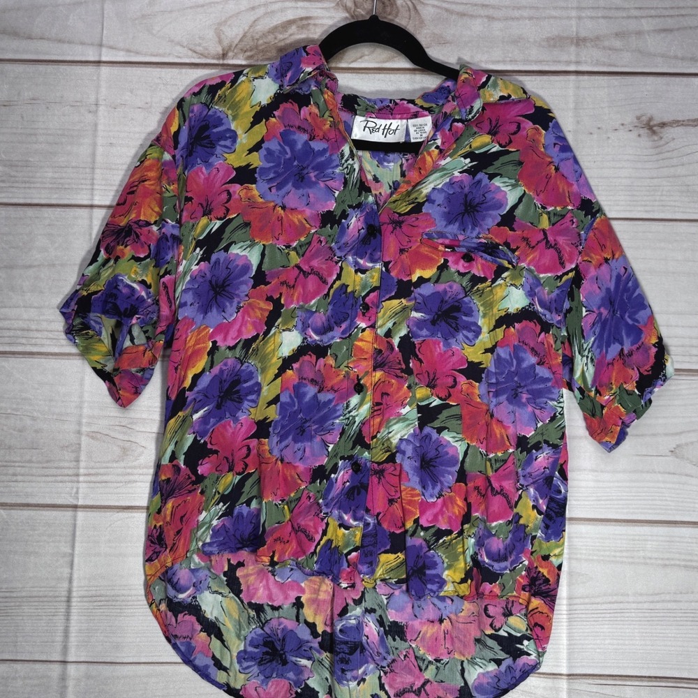 Red Hot Vintage Floral Rayon Button Up Shirt Medium Short Sleeve Multicolor